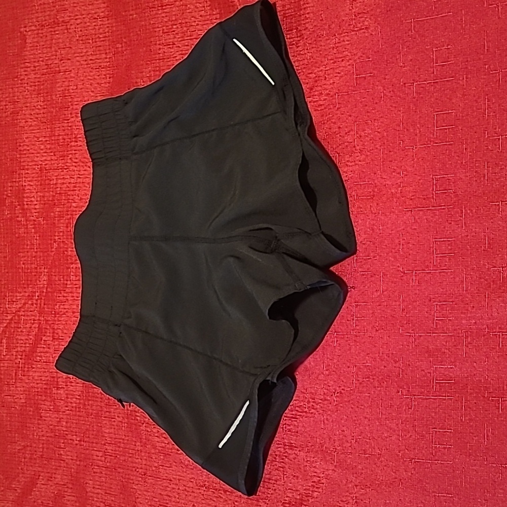 Lululemon Atletica Active Short, Size  8, Color Black ⚫️ 😍 ♥️ 👌